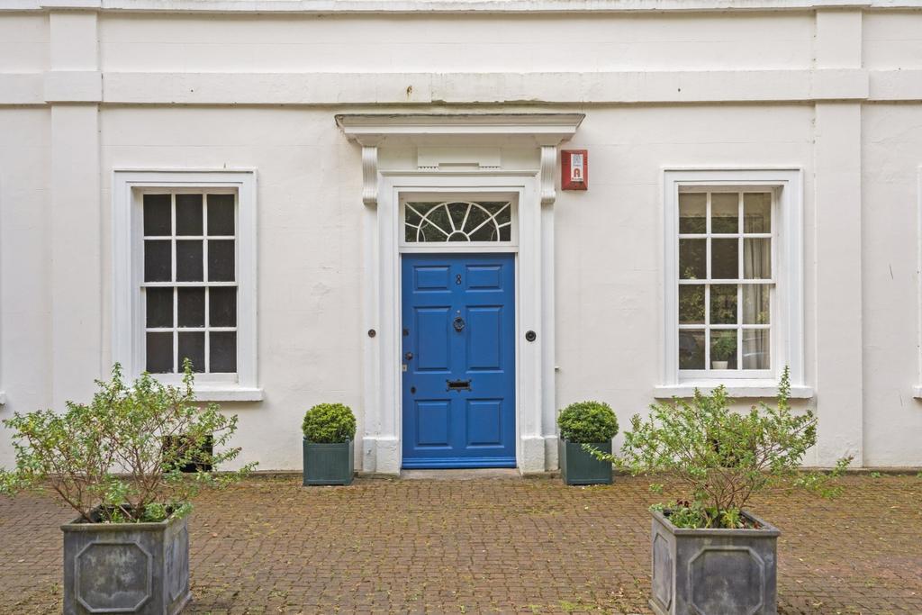 Front door and independent access