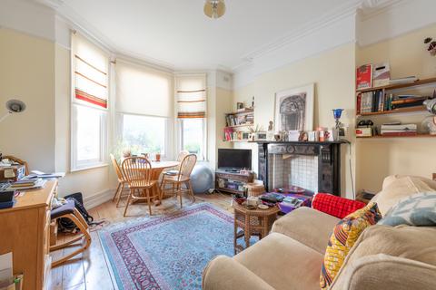 2 bedroom flat to rent, Kestrel Avenue, London SE24