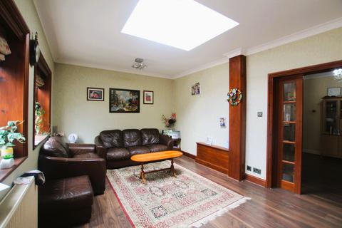 5 bedroom semi-detached house to rent, off Barkingside High Street , Barkingside,Clayhall,Hainult,chigwell, ig6,ig5 IG6