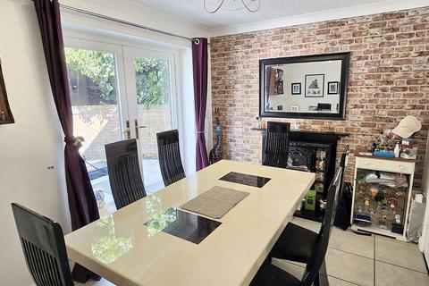40 Hillspring Road, Springhead, Oldham, OL4 4SJ