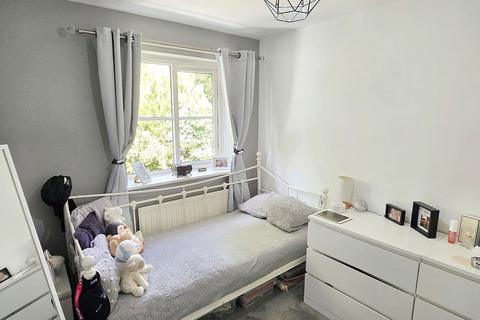 40 Hillspring Road, Springhead, Oldham, OL4 4SJ
