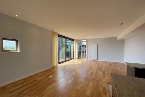 2 bedroom apartment to rent, Maplespeen Court, Newbury RG14