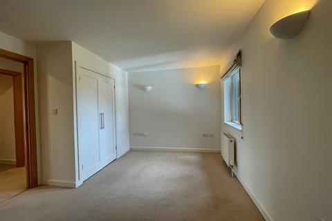 2 bedroom apartment to rent, Maplespeen Court, Newbury RG14