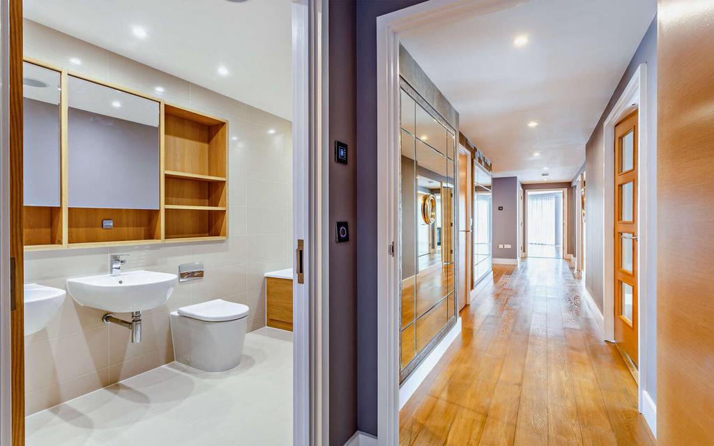 Ensuite/Hallway