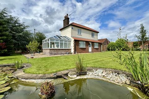 3 bedroom detached house for sale, Long Lane, Beverley, HU17 0RN