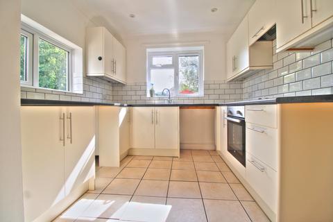 4 bedroom semi-detached house to rent, Eastbourne BN22