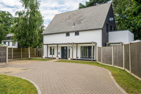 4 bedroom detached house for sale, Carrowbreck Road, Norwich