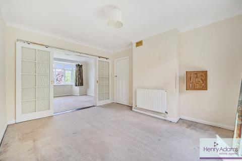 30 Forest Road, Horsham, RH12 4HJ