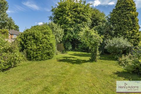 30 Forest Road, Horsham, RH12 4HJ