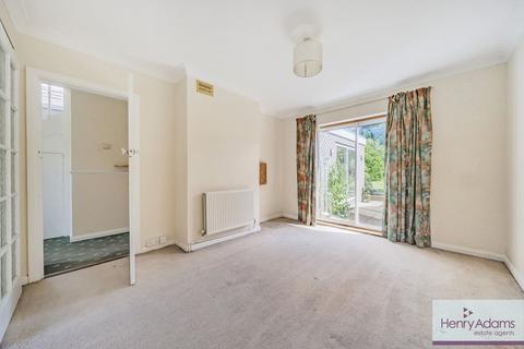 30 Forest Road, Horsham, RH12 4HJ