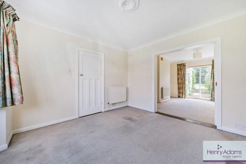 30 Forest Road, Horsham, RH12 4HJ