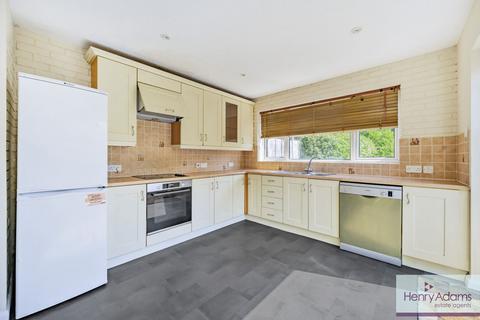 30 Forest Road, Horsham, RH12 4HJ