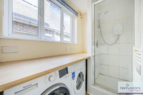 30 Forest Road, Horsham, RH12 4HJ