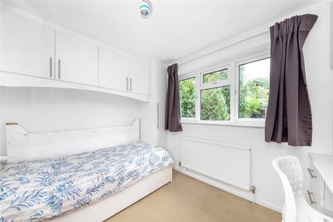 34 The Vale, Coulsdon, CR5 2AW