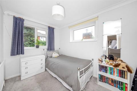 34 The Vale, Coulsdon, CR5 2AW