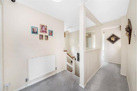 34 The Vale, Coulsdon, CR5 2AW