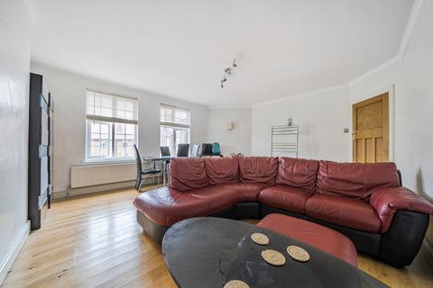 2 bedroom flat to rent, Birkenhead Avenue, KT2