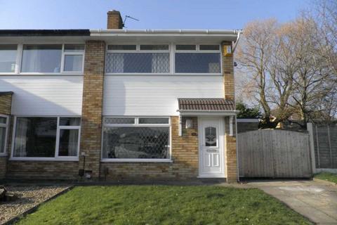 3 bedroom semi-detached house to rent, Birdwell Drive, Warrington