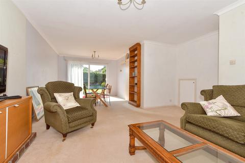 4 Conway Close, Saltwood, Hythe, CT21 4AN