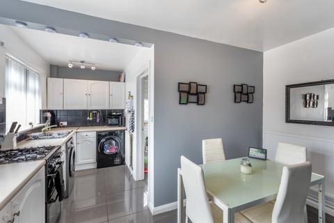 16 Central Drive, New Rossington, Doncaster, DN11 0JB
