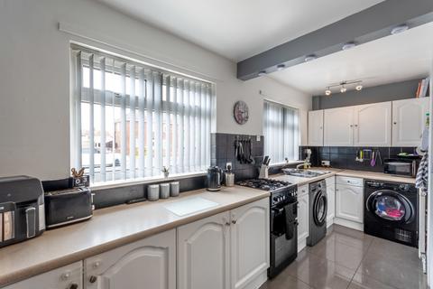 16 Central Drive, New Rossington, Doncaster, DN11 0JB