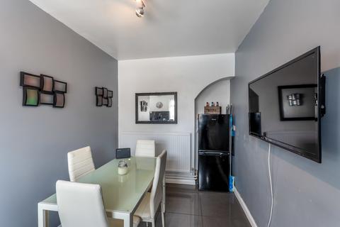 16 Central Drive, New Rossington, Doncaster, DN11 0JB