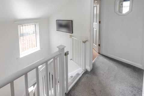 16 Central Drive, New Rossington, Doncaster, DN11 0JB