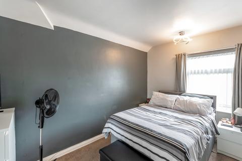 16 Central Drive, New Rossington, Doncaster, DN11 0JB