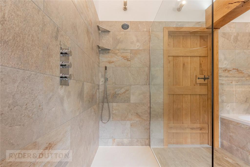 En-Suite Bathroom