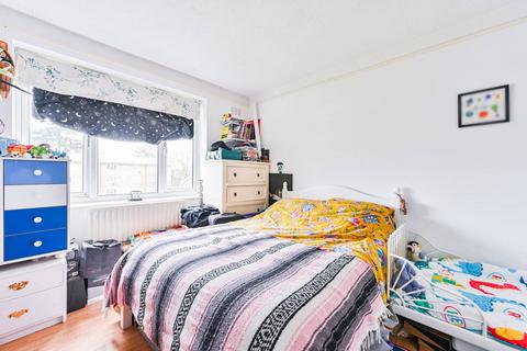 2 bedroom flat for sale, 17 Pinner Grove, Pinner, HA5