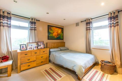 2 bedroom flat for sale, Edgeworth Road, Cockfosters, Barnet, EN4