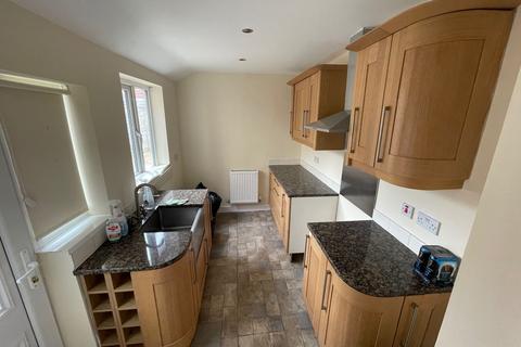 3 bedroom terraced house to rent, Dukes Crescent, Edlington, Doncaster