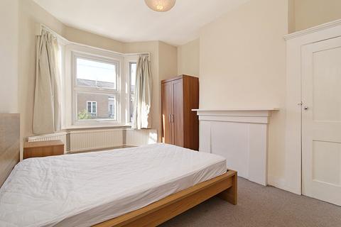 3 bedroom flat to rent, Morval Road, Brixton, SW2