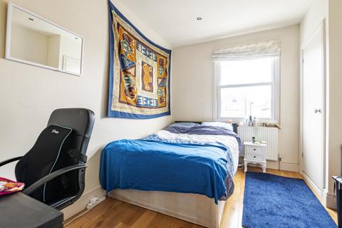 4 bedroom maisonette to rent, Dents Road Battersea SW11