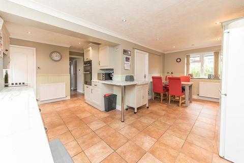 3 bedroom detached bungalow for sale, Wivenhoe Road, Alresford, Colchester, CO7
