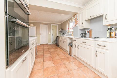 3 bedroom detached bungalow for sale, Wivenhoe Road, Alresford, Colchester, CO7