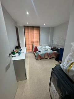 3 bedroom flat to rent, Manor Lane, Feltham TW13