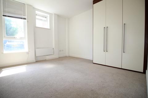 1 bedroom flat to rent, Oak Road, Leatherhead KT22