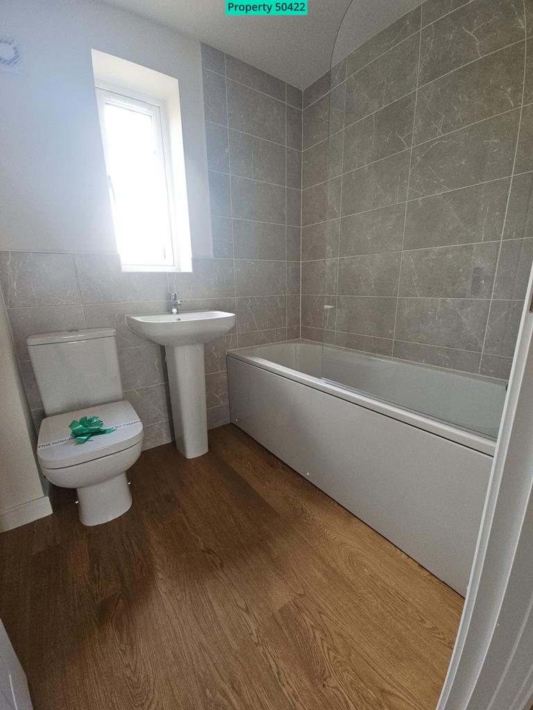 Family bathroom 1