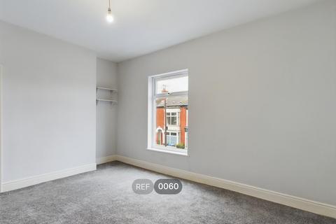 3 bedroom end of terrace house to rent, Perth Street, HULL HU5
