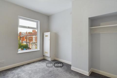 3 bedroom end of terrace house to rent, Perth Street, HULL HU5