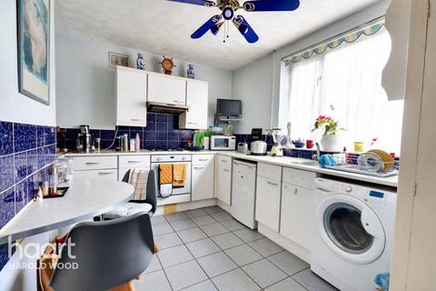 14 Melksham Close, Romford, RM3 8QX