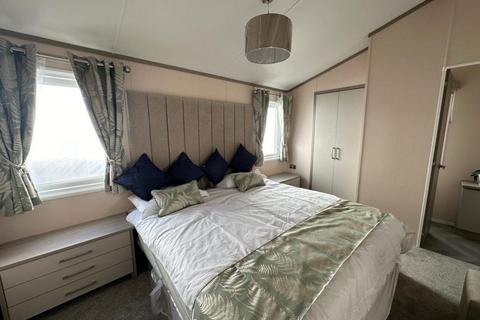 2 bedroom lodge for sale, Chichester Lakeside Holiday Park