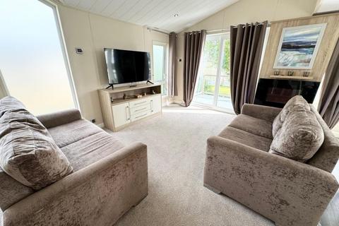 2 bedroom lodge for sale, Chichester Lakeside Holiday Park