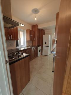 2 bedroom flat to rent, Thorncliffe Road, Southall UB2