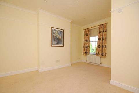 2 bedroom flat to rent, London Road, Guildford, GU1