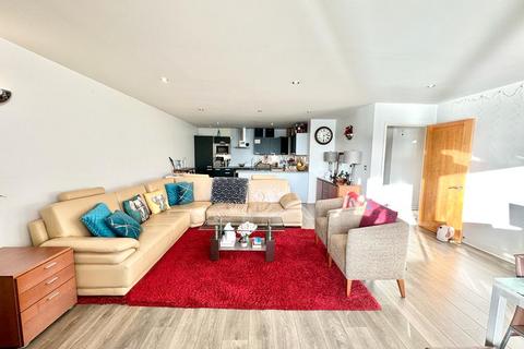 2 bedroom apartment for sale, Capital East Apartments, Western Gateway, London E16