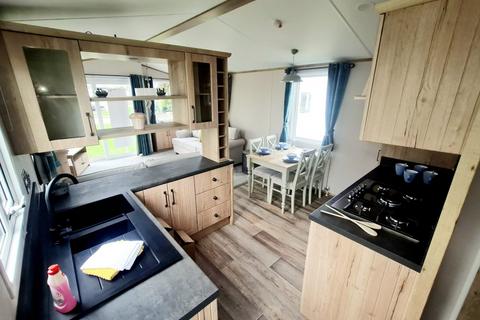 2 bedroom lodge for sale, Dovercourt Holiday Park