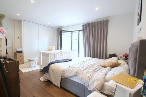 3 bedroom flat to rent, Upper Richmond Road, London SW15