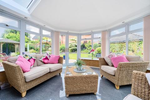 15 Turners Close, Southwater, Horsham, RH13 9LJ